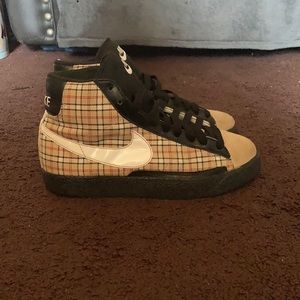 Nike barberry blazers tan black red and white size 7 in big kids